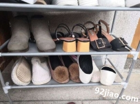 ҽԺ��ʿ¥������һЩ�ɰ�С����Ь�࣬����ζ��������