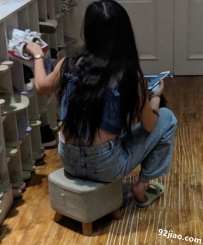 ������Ů�ո����������Ⱥ���Ь�ӣ��������ֵط�����ʱʱ�̶̿����浽�Ⱥ���Ь��