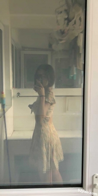 ��Ȼ��Ů��������ȥ����ɨ¥��һ�������ڿ����¶�û��ϴ���ڿ�ζ���أ�����ȴ�����