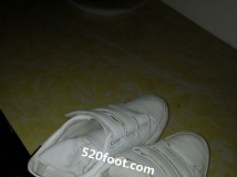 ¥�����ӵ�Ь�����ڱ�Ʒ�����ˣ�ֻ�������һ��΢����ζ�����ܸɾ�������