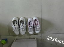 ������һ�𿴿�Ů�������Ь��