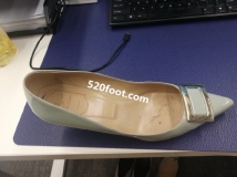 ����ͼ���Ӱ����ģ�Ʒ��Ůͬ�·��ڰ칫�ҵĸ߸�Ь���Ź��࣬ζ����