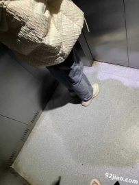 �Լ�����һ���ӣ������ؼҰ�Ь��������ߵ�ʱ��û���ȥ��һ�Ÿ����»��Ⱥ���ɧЬ...